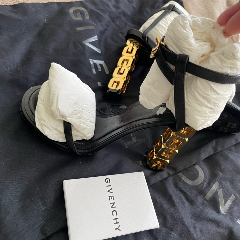 Size 37 (US Women’s 6.5-7)